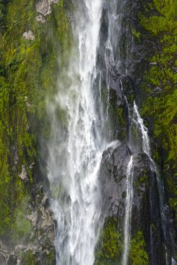 Stirling Falls Milford ses - Yeni Zelanda