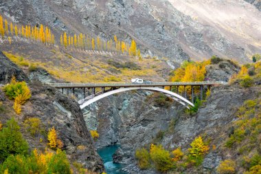 Kawarau Nehri üzerindeki 94. eyalet köprüsü - Yeni Zelanda