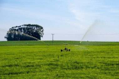 Bir Çiftlikteki Merkez Yörünge Sulama