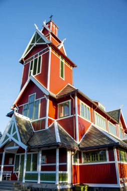 Mezarlık 'taki Buksnes Kilisesi - Norveç