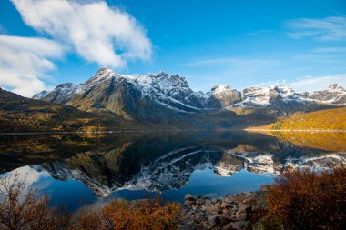 Nusfjord yakınlarındaki Storvatnet Gölü - Norveç