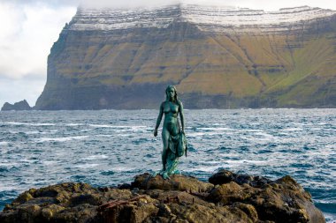 Mikladalur Köyü - Faroe Adaları 'ndaki Seal Wife Heykeli