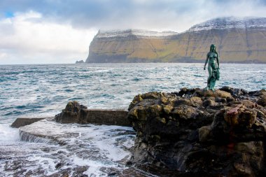 Mikladalur Köyü - Faroe Adaları 'ndaki Seal Wife Heykeli