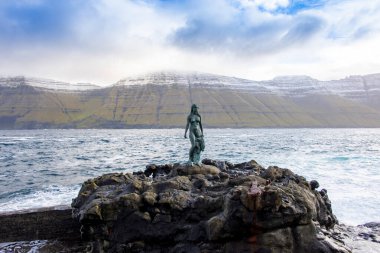 Mikladalur Köyü - Faroe Adaları 'ndaki Seal Wife Heykeli