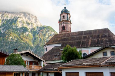 Mittenwald, Almanya 'daki St. Peter ve Paul Kilisesi