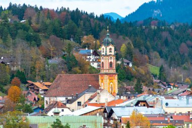 Bavyera 'da Mittenwald kasabası - Almanya