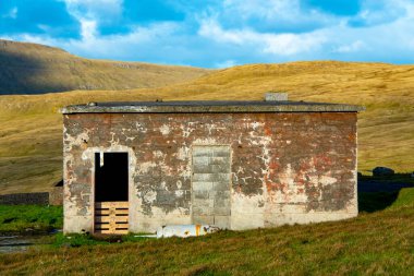 Uzun menzilli seyrüsefer için terk edilmiş istasyon - Faroe Adaları