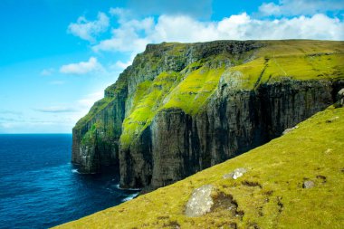 Asmundarstakkur Basalt Deniz Kayalıkları - Faroe Adaları