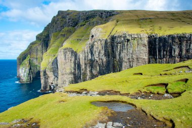 Asmundarstakkur Basalt Deniz Kayalıkları - Faroe Adaları