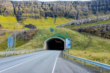 Suduroy Adası 'ndaki Hvalba Tüneli - Faroe Adaları