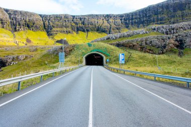 Suduroy Adası 'ndaki Hvalba Tüneli - Faroe Adaları