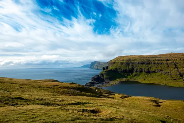 Faroe Adalarındaki Leitisvatn Gölü