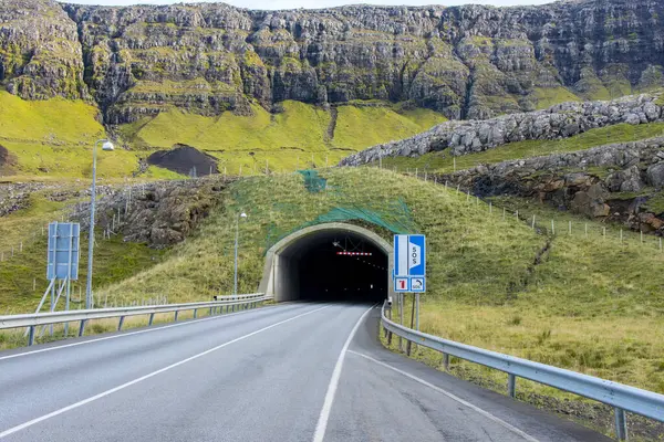 Suduroy Adası 'ndaki Hvalba Tüneli - Faroe Adaları