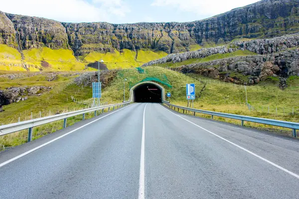 Suduroy Adası 'ndaki Hvalba Tüneli - Faroe Adaları