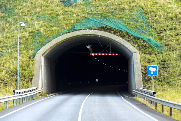 Suduroy Adası 'ndaki Hvalba Tüneli - Faroe Adaları