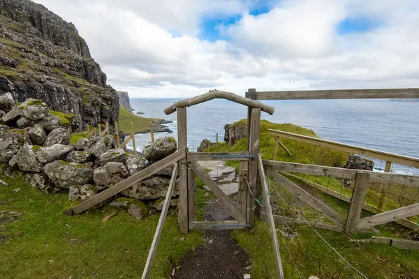 Faroe Adalarındaki Koyun Kapısı
