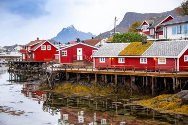 Svolvaer 'deki Rorbu Kulübeleri - Lofoten - Norveç