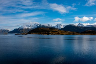 Lofoten 'deki Moskenes Adası' ndaki Torsfjord (Moskenesoya) Norveç