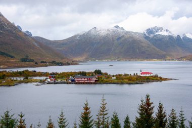 Austnesfjorden 'deki Vestpolen Köyü - Norveç