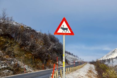 Norveç 'te Ren Geyiği Geçişi İşareti