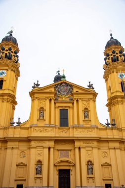 Odeonplatz 'daki Tiyatro Kilisesi - Münih - Almanya