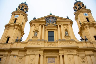 Odeonplatz 'daki Tiyatro Kilisesi - Münih - Almanya