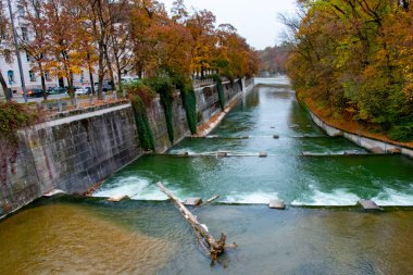 Münih 'teki Isar Nehri - Almanya