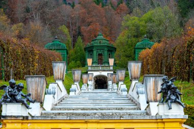 Bavyera 'daki Linderhof Sarayı Bahçesi - Almanya