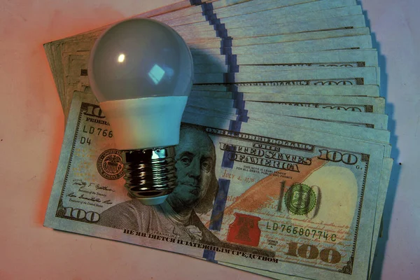 Символ Высокой Стоимости Электроэнергии Америке Лампочка Поверхности Долларов Сша — стоковое фото