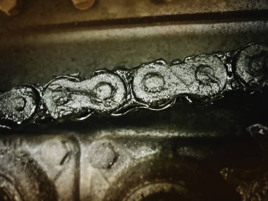 Kirli ve ıslak taşıyıcı kemer ve zincir kayganlaştırıcı yağ, motivasyon makinesi, fabrikada