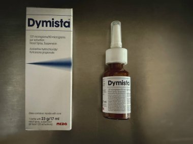 Hatyai, Songkhla, Tayland, 24 Nisan 2025: Dymista Nasal Spray Azelastine hidroklorür / fluticasone propionate.137 mixrogram / 50 mikrogram, alerjik rhinitis için.