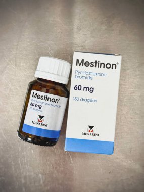 Hatya.Songkhla.Tayland 26 Nisan 2025: Mestinon 60 mg. Pyridostigmine bromi.cholinesterase inhibitör.150 tablet bir şişede miastenia gravis 'i tedavi eder, o gün kas güçsüzlüğüne neden olur.