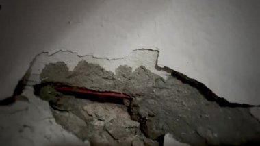 Duvarda çatlaklar, sorun yapı evi, eski ve acele doku