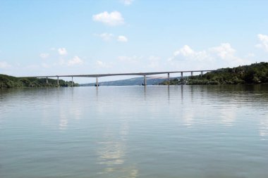 Sırbistan 'ın Voyvodina kentindeki Tuna Nehri üzerindeki Beska Köprüsü