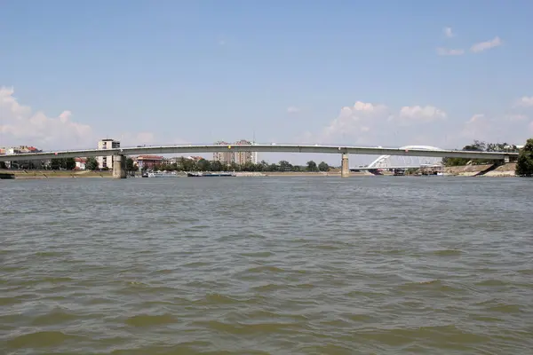 Novi Sad Duga Neboli Duhový Most Dunaji Vojvodině Srbsko — Stock fotografie