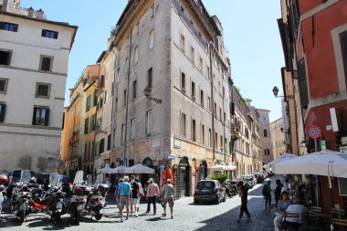 Roma, İtalya - 13 Eylül 2022: Roma, İtalya 'daki Old Town Street Corner