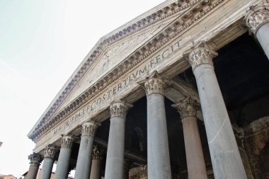 Roma, İtalya - 14 Eylül 2022: Roma, İtalya 'da Sütunlu Pantheon Dış