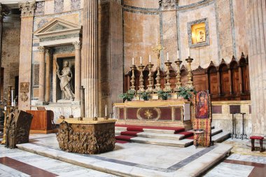 Roma, İtalya - 14 Eylül 2022: Pantheon Altar Roma, İtalya