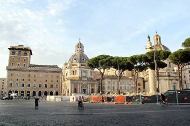 Roma, İtalya - 14 Eylül 2022: Santa Maria di Loreto Kilisesi, Trajan 'ın Roma, İtalya Sütunu