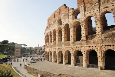 Roma, İtalya - 14 Eylül 2022: Roma, İtalya 'da Güzel Kolezyum Panoraması