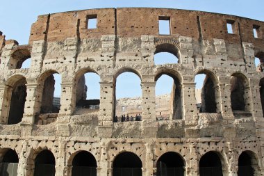 Roma, İtalya - 14 Eylül 2022: Roma, İtalya 'da Kolezyum Dış Kemerleri