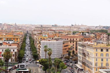 Roma, İtalya - 15 Eylül 2022: Roma Tarihi Şehir Merkezi Piazza del Risorgimento Meydanı Hava Görüntüsü. Şehir manzarası Panoramik Görünüm