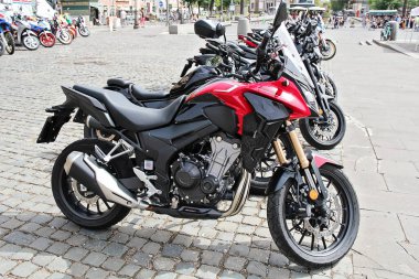 Roma, İtalya - 15 Eylül 2022: Roma, İtalya 'da Güzel Yeni Honda Motosikletleri