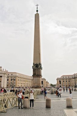 Roma, İtalya - 15 Eylül 2022: Obelisk Vatikan 'daki Aziz Peter Meydanı, Roma, İtalya