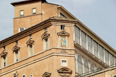 Vatikan Şehri, Vatikan - 15 Eylül 2022: Mozaik Mater Ecclesiae, Saint Peters Meydanı, İtalya