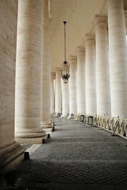 Vatikan Şehri, Vatikan, 15 Eylül 2022: Bernini Colonnade Vatikan 'daki St. Peters Meydanı, Roma, İtalya