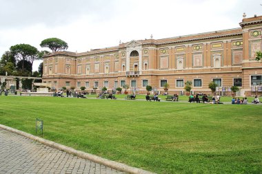 Roma, İtalya - 15 Eylül 2022: Vatikan Pinacoteca Müzeleri Dış Galeri, Roma, İtalya