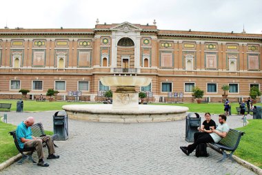 Roma, İtalya - 15 Eylül 2022: Turistler ve Vatikan Müzeleri Dış, Roma, İtalya