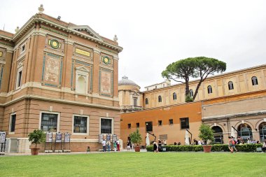 Roma, İtalya - 15 Eylül 2022: Vatikan Müzeleri Manzarası. Panoramik Bina Dış görünüşü, Roma, İtalya