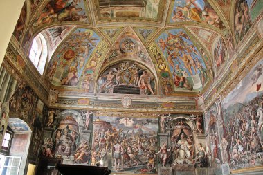 Vatikan Şehri, Vatikan - 15 Eylül 2022: Vatikan Müzeleri ve Raphael Odalarındaki Konstantin Duvarları Resimleri, Roma, İtalya